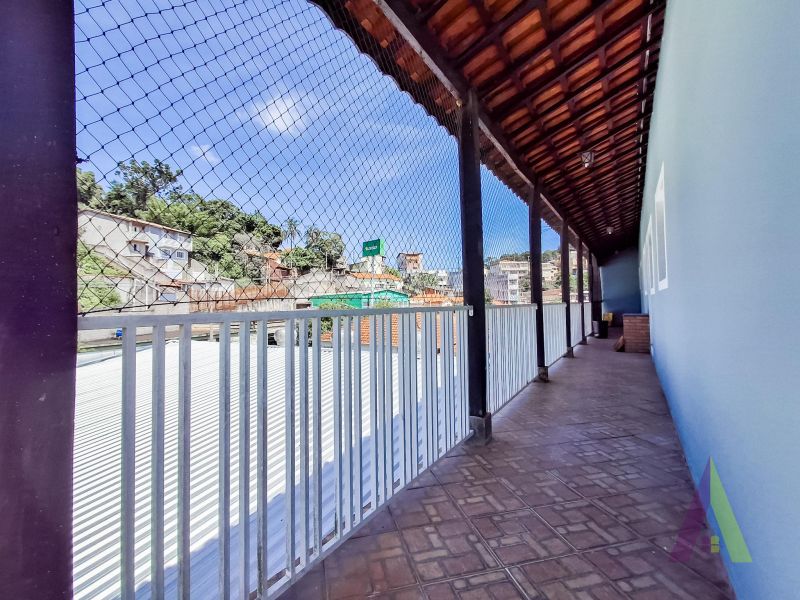 Casa com galpão próximo ao Centro de São Roque!