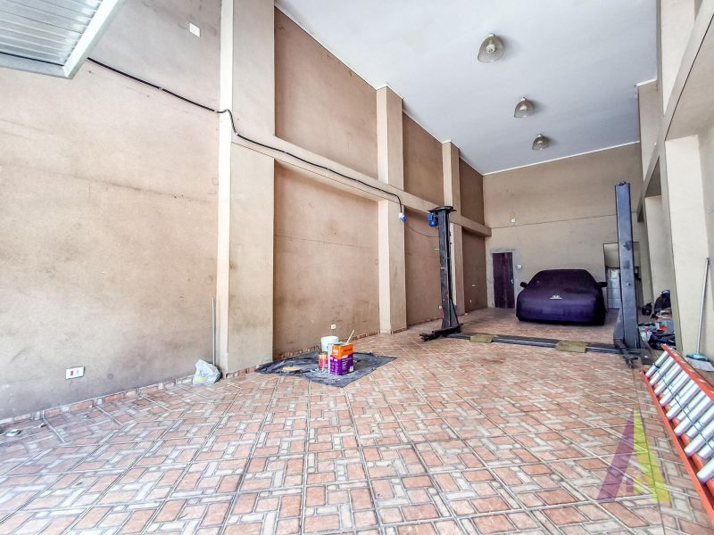 Casa com galpão próximo ao Centro de São Roque!