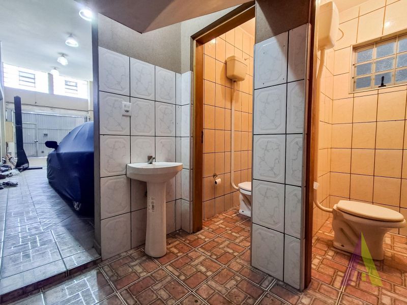 Casa com galpão próximo ao Centro de São Roque!