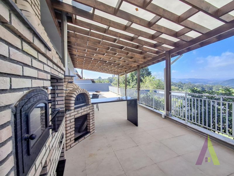 Casa em condomínio com vista para o Saboó em São Roque!