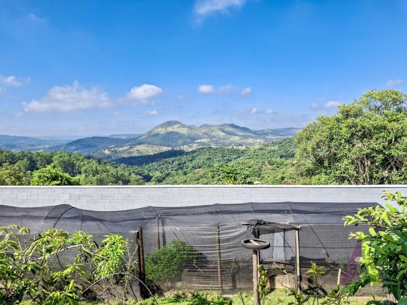 Casa em condomínio com vista para o Saboó em São Roque!