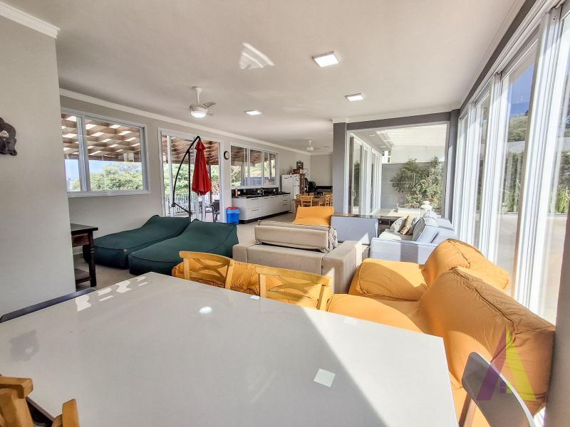 Casa em condomínio com vista para o Saboó em São Roque!