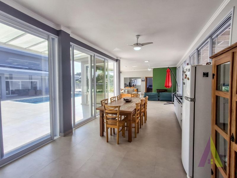 Casa em condomínio com vista para o Saboó em São Roque!