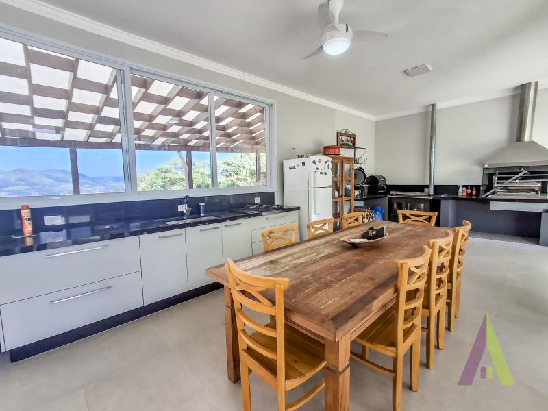 Casa em condomínio com vista para o Saboó em São Roque!