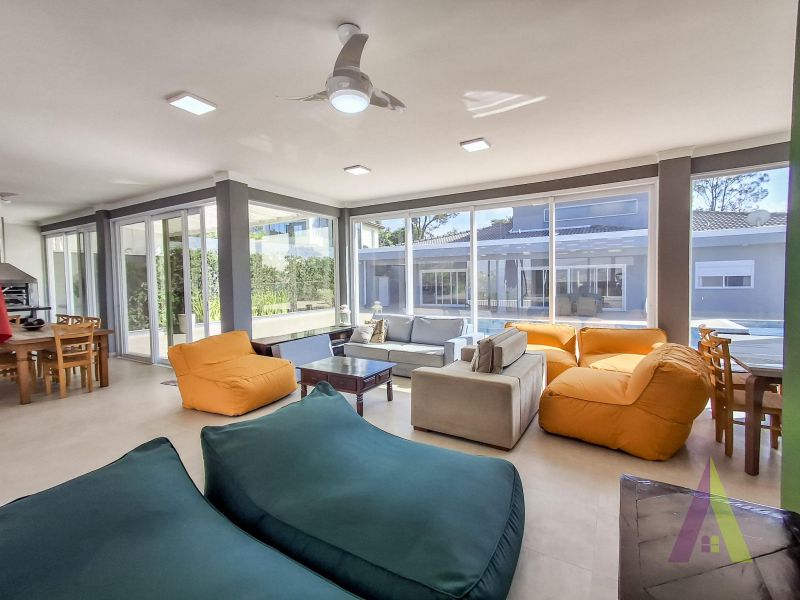 Casa em condomínio com vista para o Saboó em São Roque!