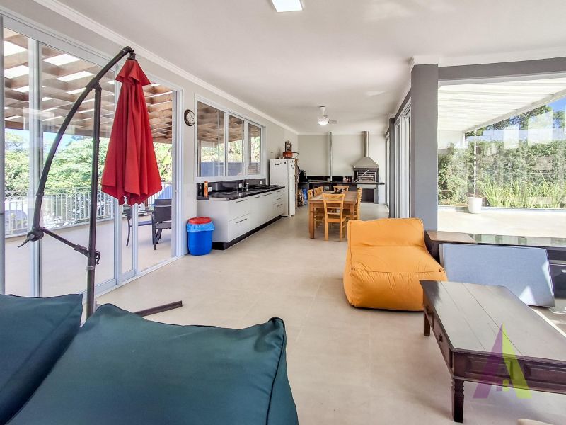 Casa em condomínio com vista para o Saboó em São Roque!