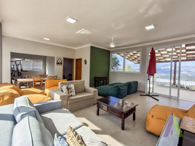 Casa em condomínio com vista para o Saboó em São Roque!
