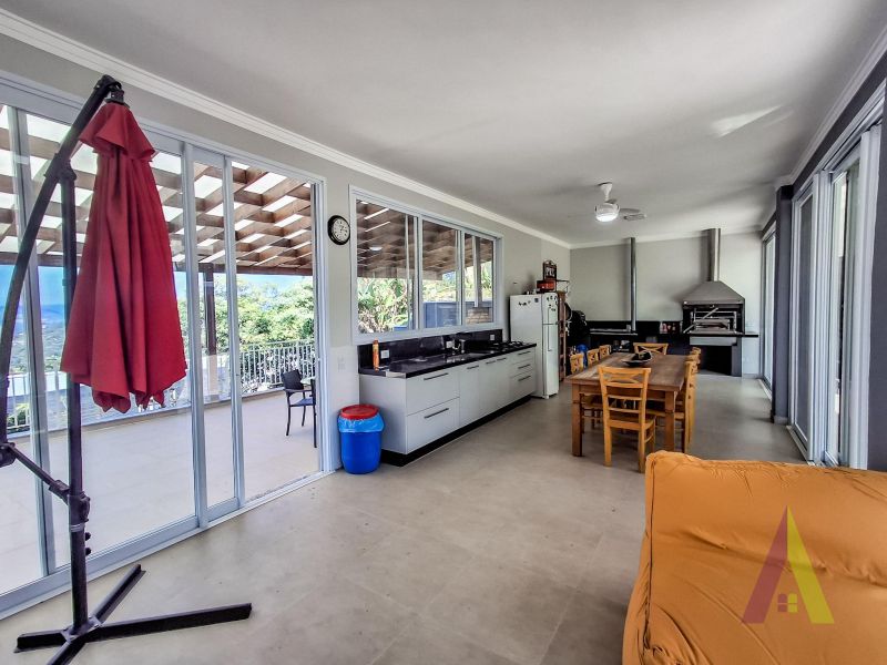 Casa em condomínio com vista para o Saboó em São Roque!