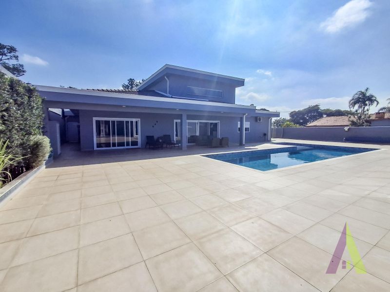 Casa em condomínio com vista para o Saboó em São Roque!