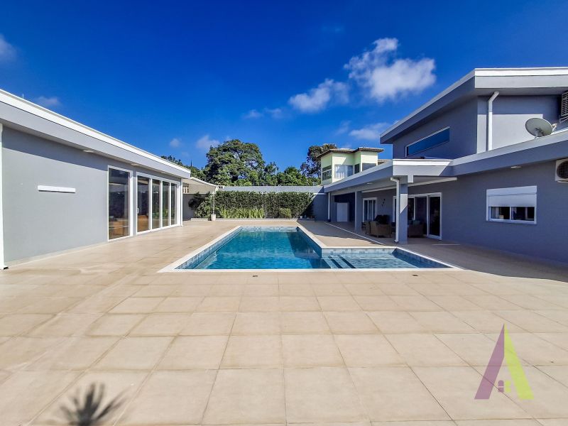 Casa em condomínio com vista para o Saboó em São Roque!