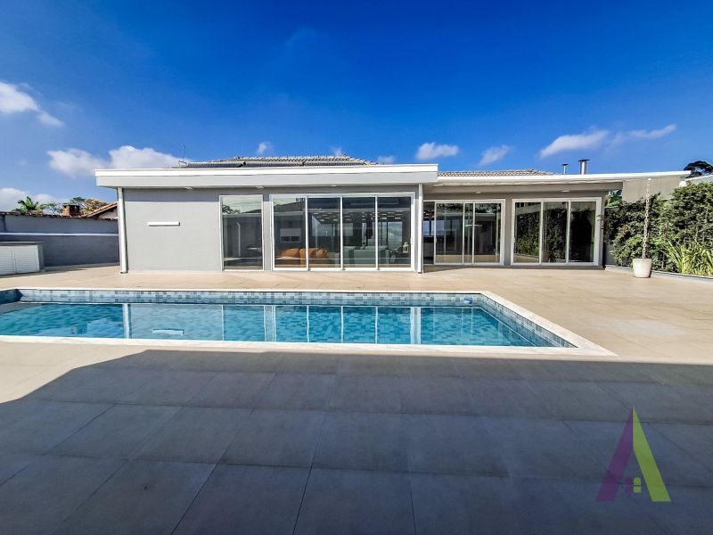 Casa em condomínio com vista para o Saboó em São Roque!