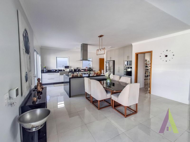Casa em condomínio com vista para o Saboó em São Roque!