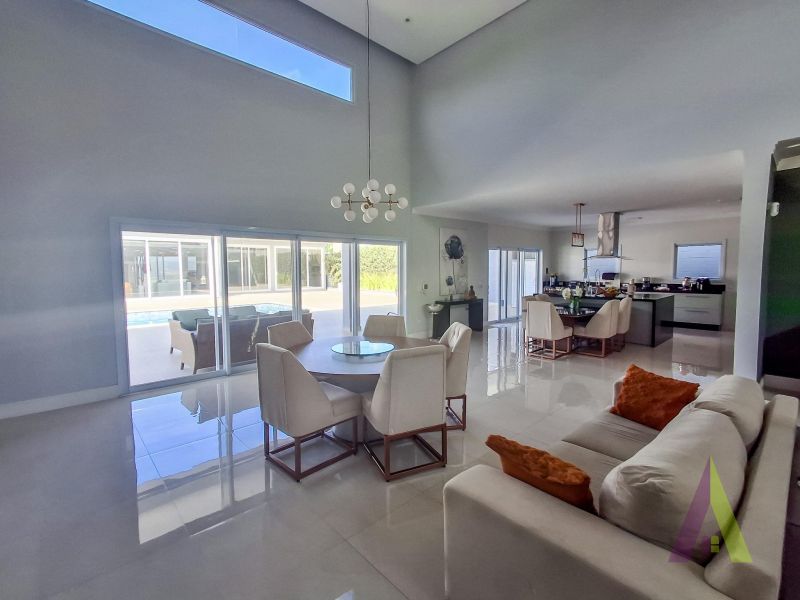 Casa em condomínio com vista para o Saboó em São Roque!