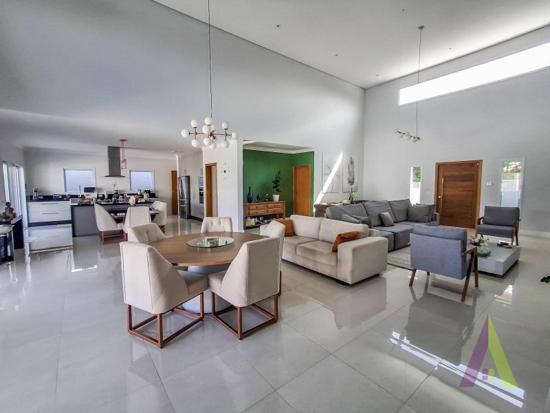 Casa em condomínio com vista para o Saboó em São Roque!