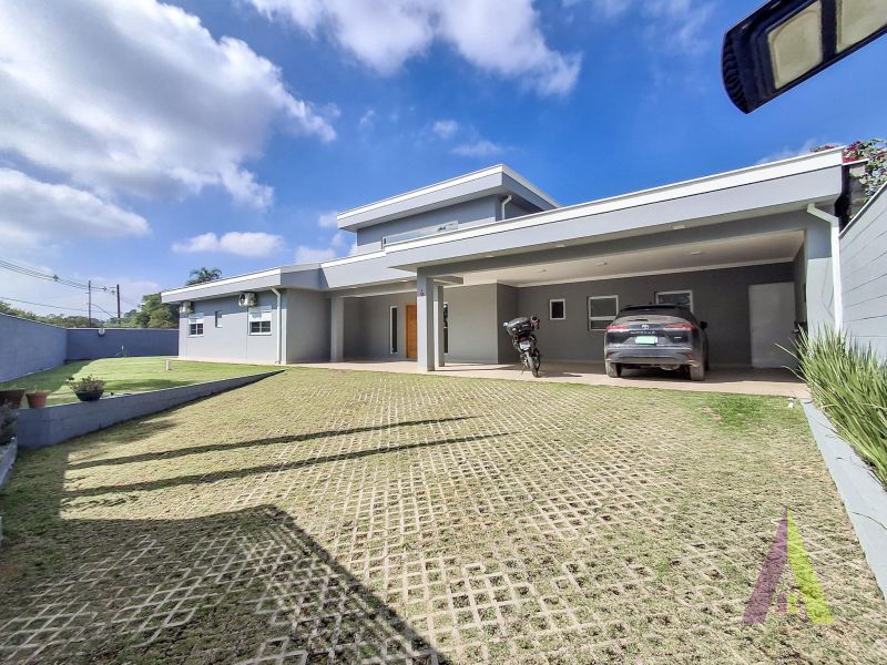 Casa em condomínio com vista para o Saboó em São Roque!