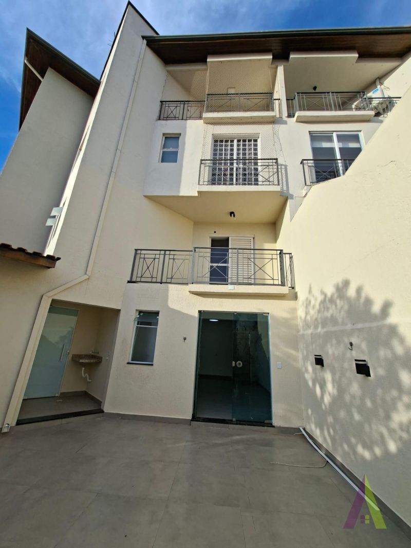 Apartamento Duplex no Centro de São Roque! 