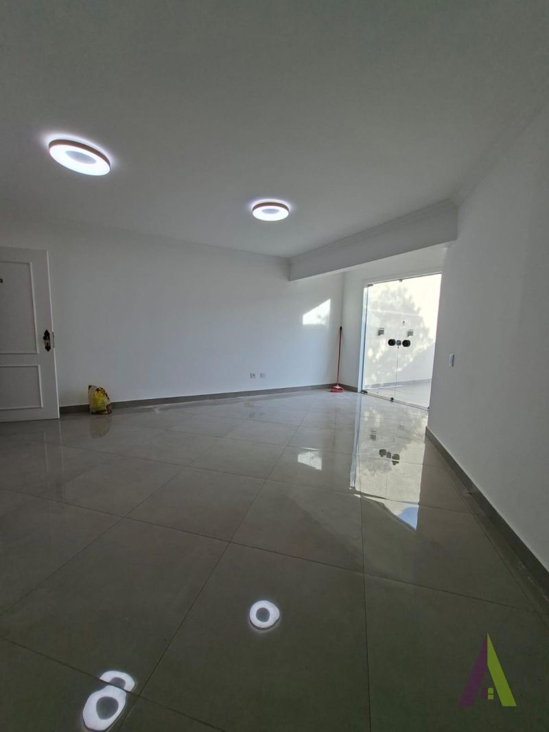 Apartamento Duplex no Centro de São Roque! 