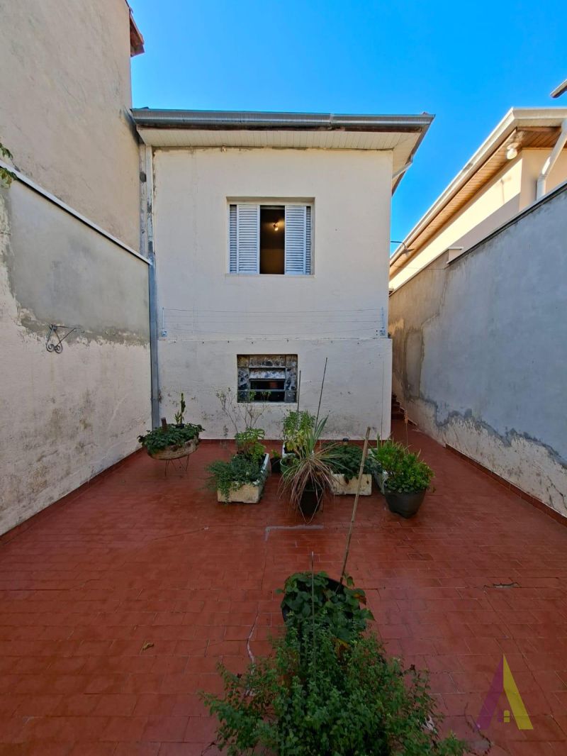 Casa Térrea no Centro de São Roque! 