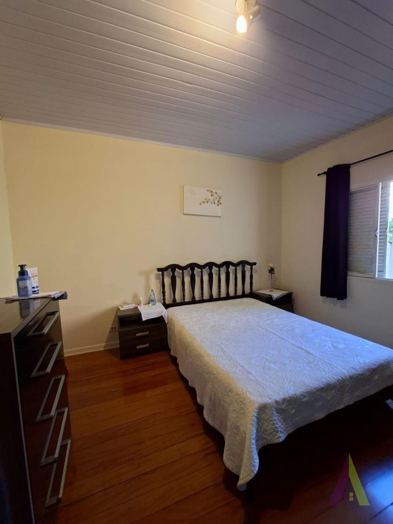 Casa Térrea no Centro de São Roque! 