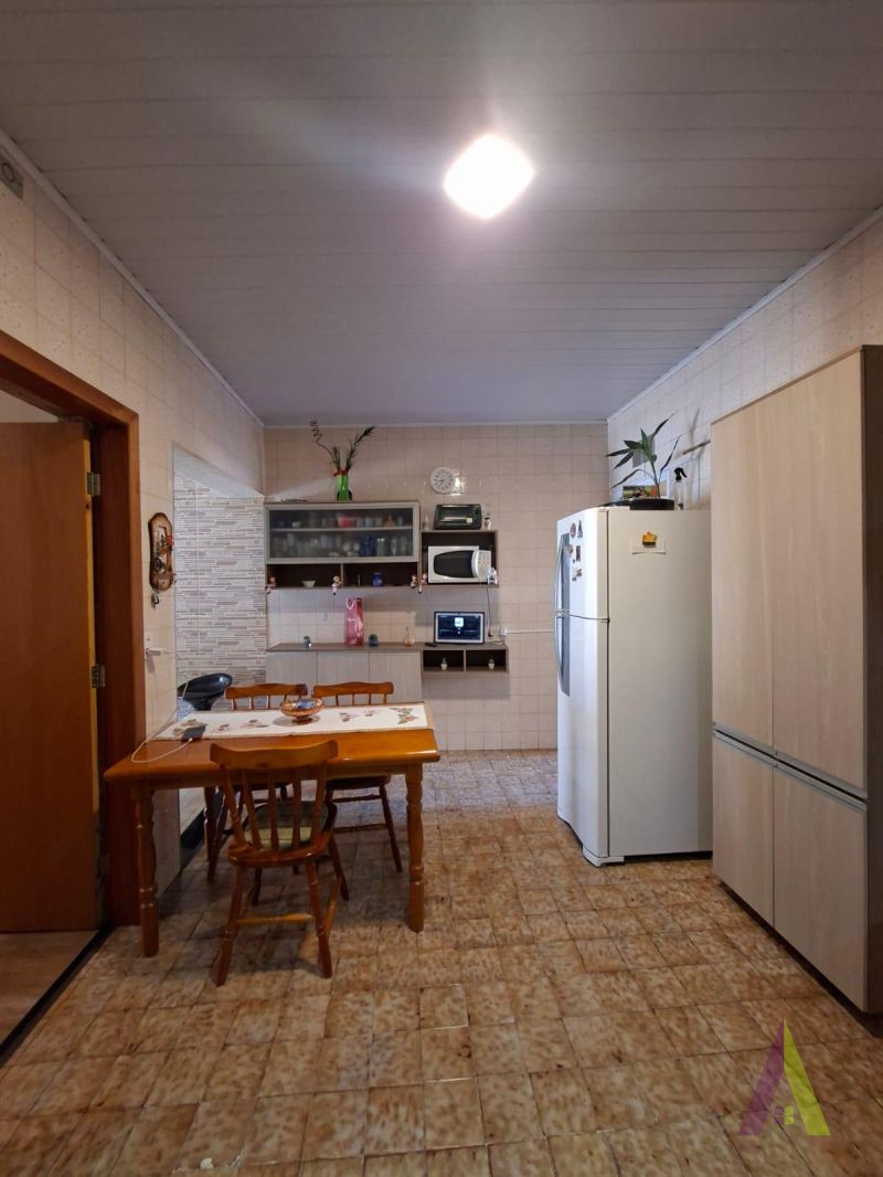 Casa Térrea no Centro de São Roque! 