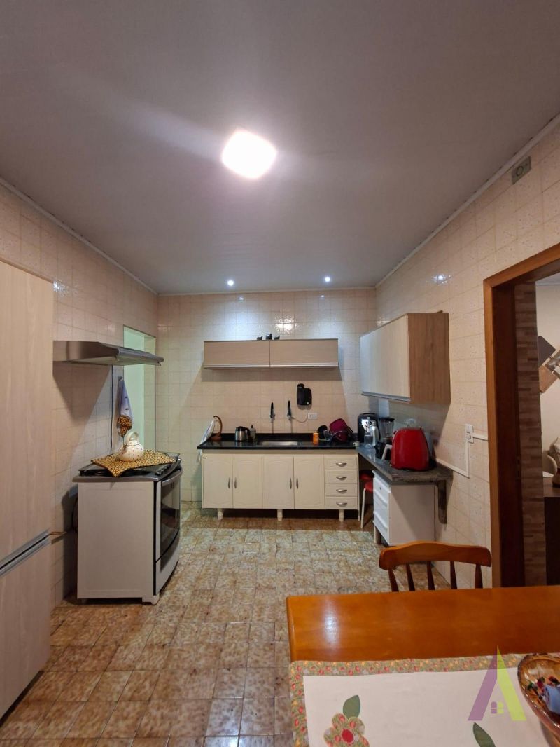 Casa Térrea no Centro de São Roque! 
