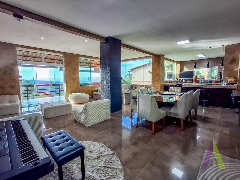 Chácara com piscina, área gourmet, vista privilegiada e próxima ao centro de São Roque!