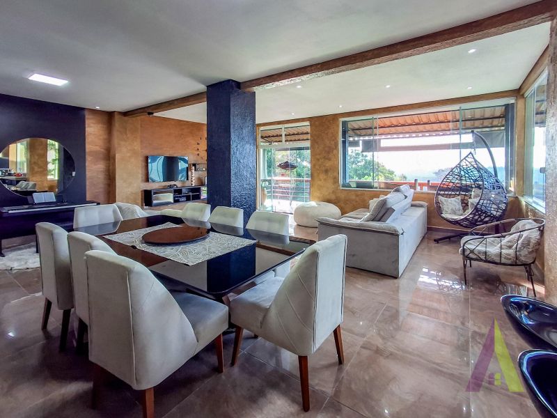 Chácara com piscina, área gourmet, vista privilegiada e próxima ao centro de São Roque!