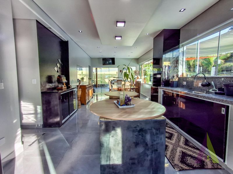 Chácara com piscina, área gourmet, vista privilegiada e próxima ao centro de São Roque!