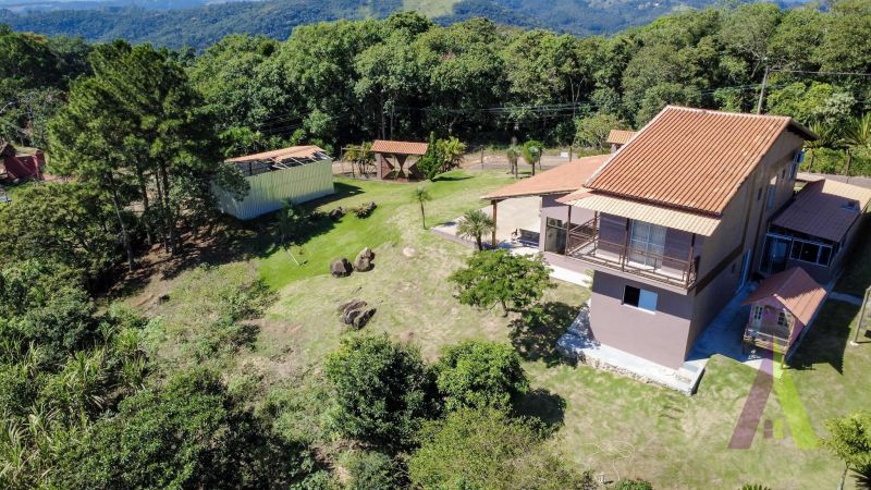 Chácara com galpão e vista privilegiada próxima ao centro de São Roque!