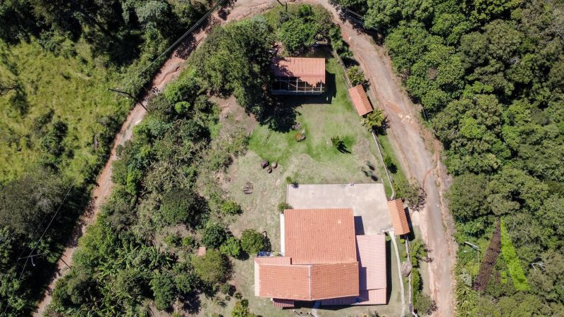 Chácara com galpão e vista privilegiada próxima ao centro de São Roque!