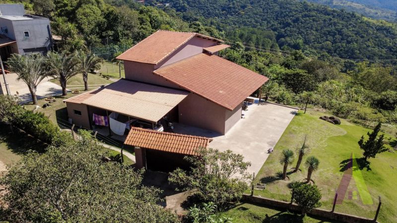Chácara com galpão e vista privilegiada próxima ao centro de São Roque!