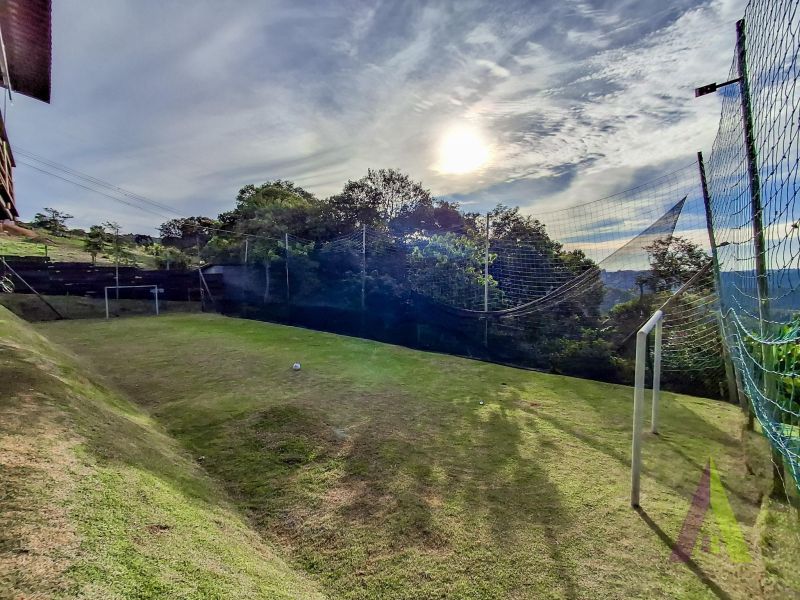 Chácara com 2 casas de alto padrão,  piscina, área gourmet e vista privilegiada próxima ao centro de São Roque!