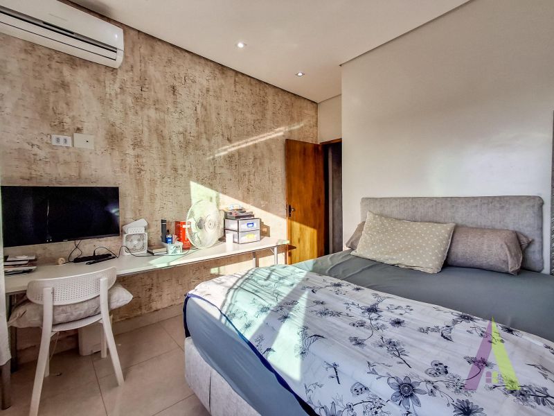 Chácara com 2 casas de alto padrão,  piscina, área gourmet e vista privilegiada próxima ao centro de São Roque!