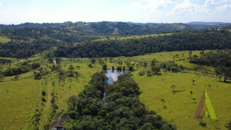 Terreno de 826.000 m² com lago e edifício térreo com 40 suites em Mairinque!