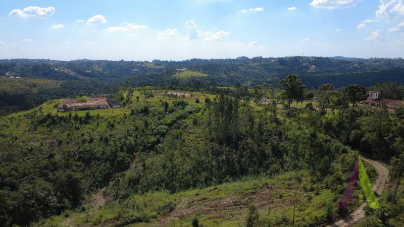 Terreno de 826.000 m² com lago e edifício térreo com 40 suites em Mairinque!