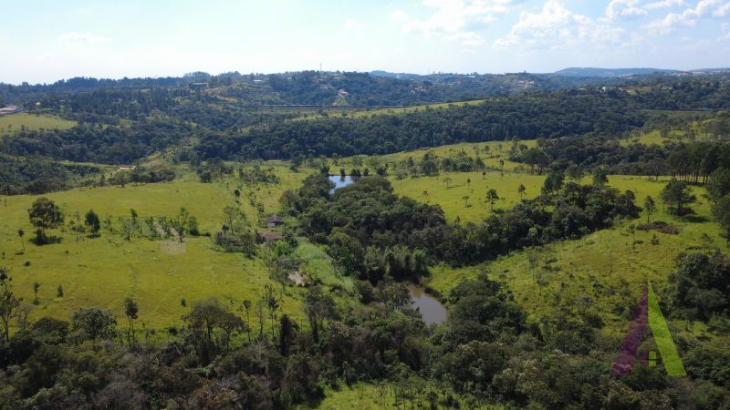 Terreno de 826.000 m² com lago e edifício térreo com 40 suites em Mairinque!