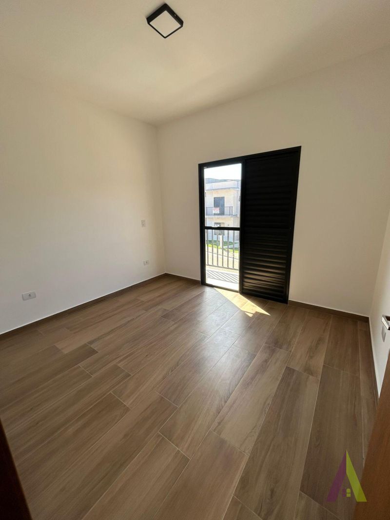 Casa em Condomínio em São Roque!