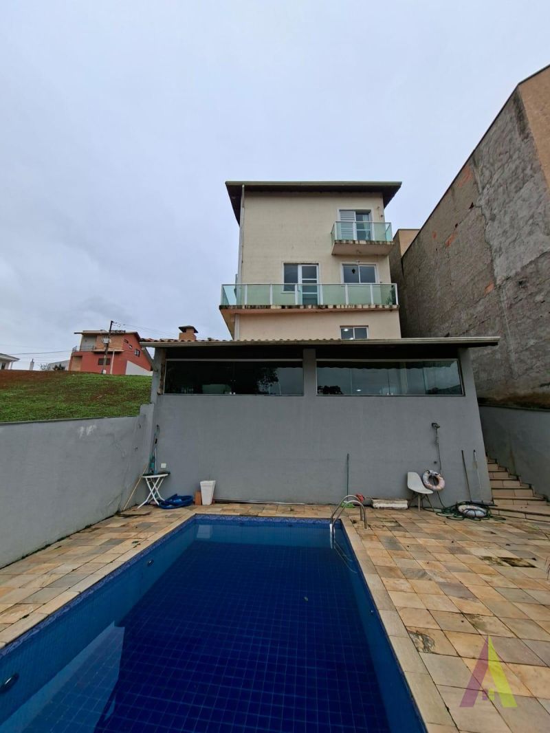 Casa de Alto Padrão em Condomínio Fechado de  São Roque!
