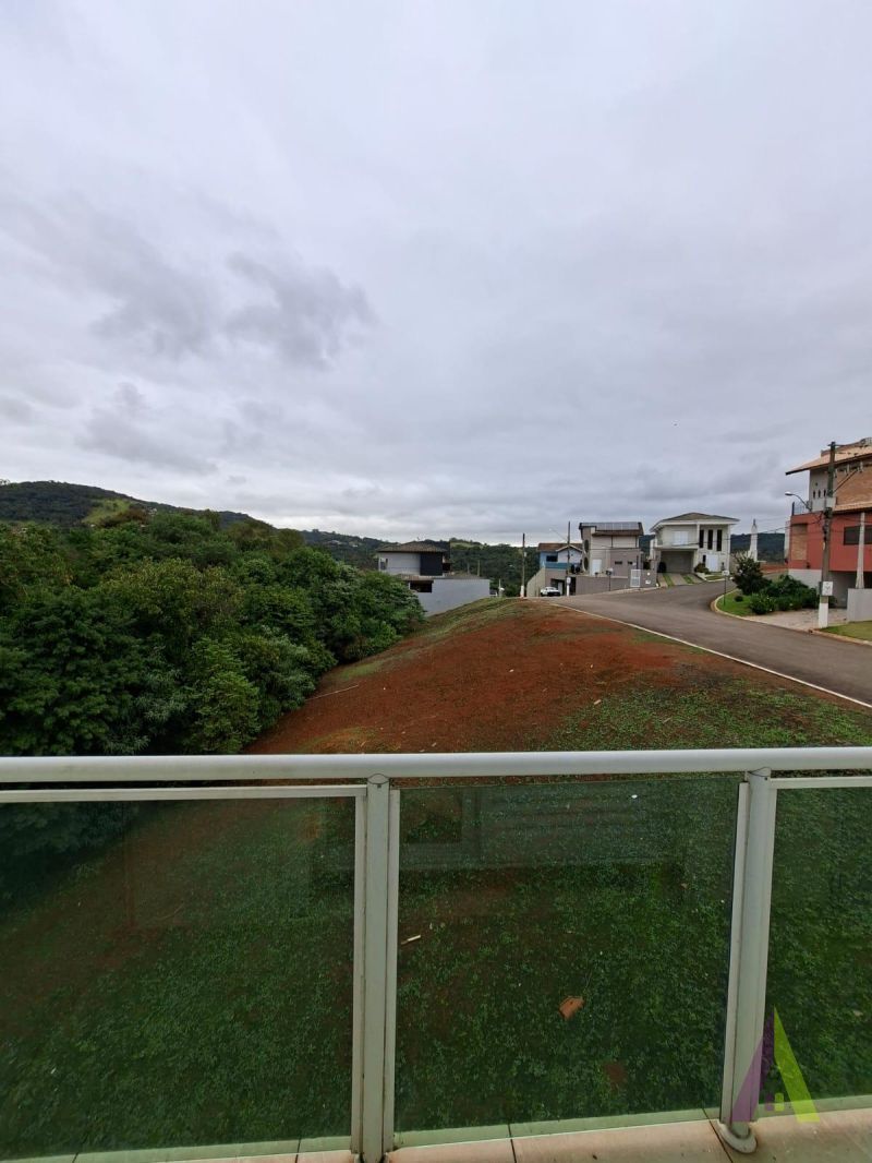 Casa de Alto Padrão em Condomínio Fechado de  São Roque!
