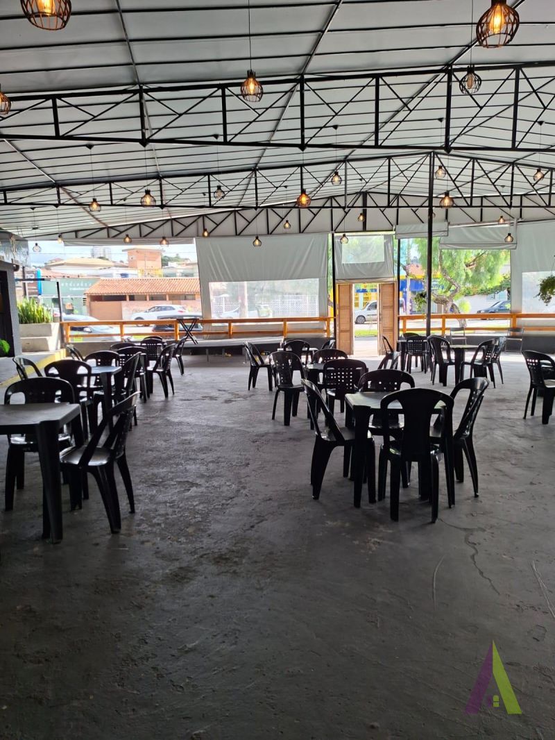 Box Comercial no Centro de São Roque! 