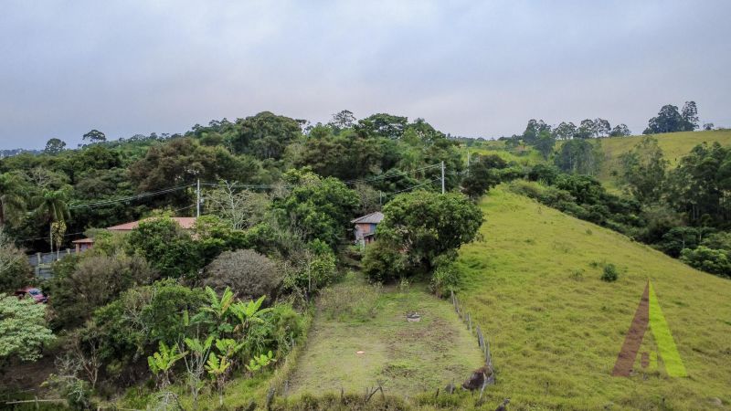 Terreno com uma casa antiga próxima ao roteiro do vinho de São Roque!