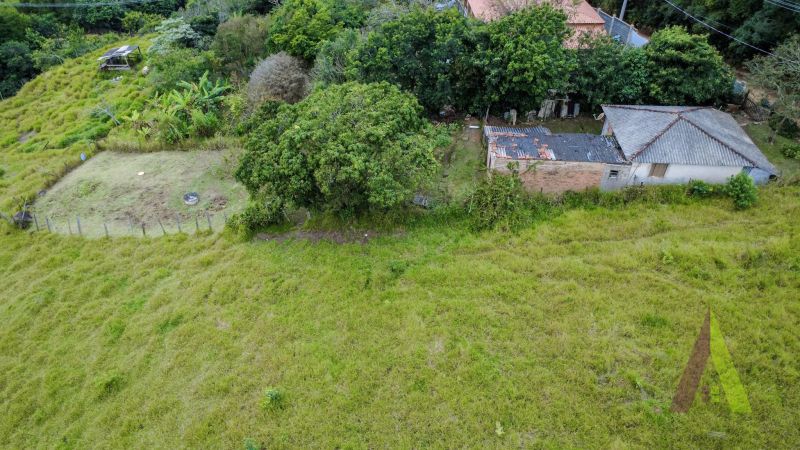Terreno com uma casa antiga próxima ao roteiro do vinho de São Roque!