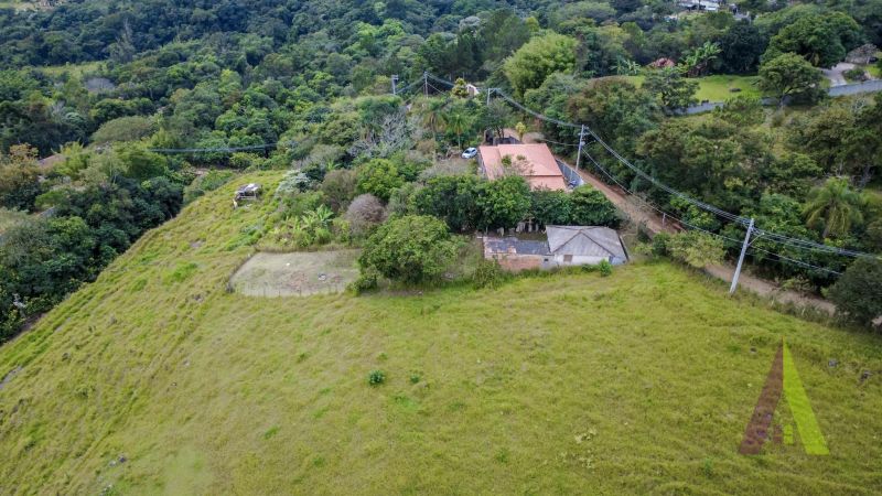 Terreno com uma casa antiga próxima ao roteiro do vinho de São Roque!