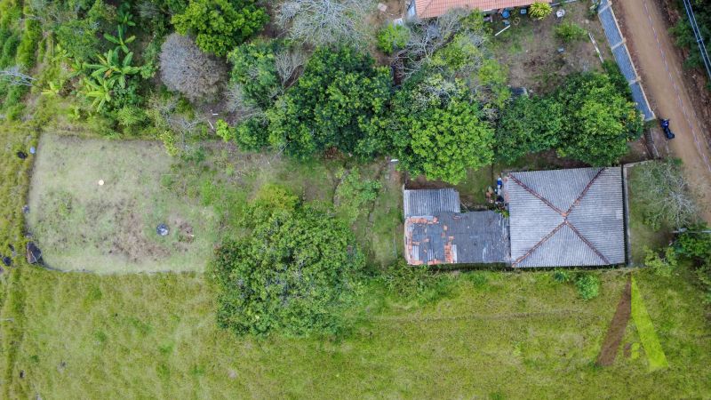 Terreno com uma casa antiga próxima ao roteiro do vinho de São Roque!