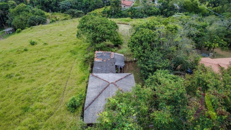Terreno com uma casa antiga próxima ao roteiro do vinho de São Roque!