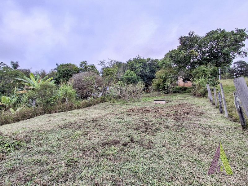 Terreno com uma casa antiga próxima ao roteiro do vinho de São Roque!