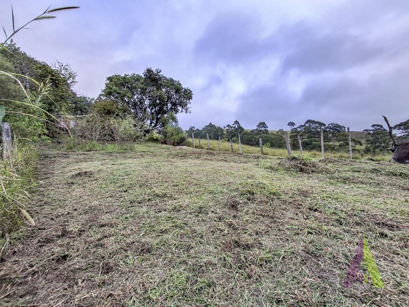 Terreno com uma casa antiga próxima ao roteiro do vinho de São Roque!