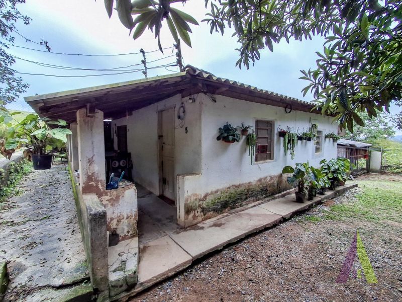 Terreno com uma casa antiga próxima ao roteiro do vinho de São Roque!