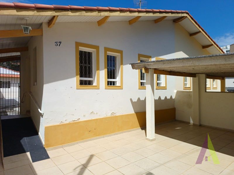 Casa Térrea Comercial em São Roque!