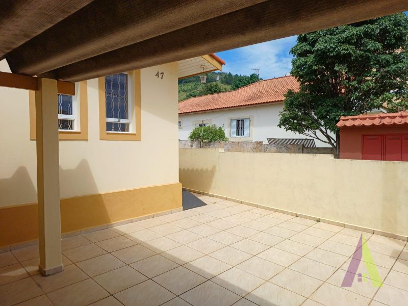 Casa Térrea Comercial em São Roque!